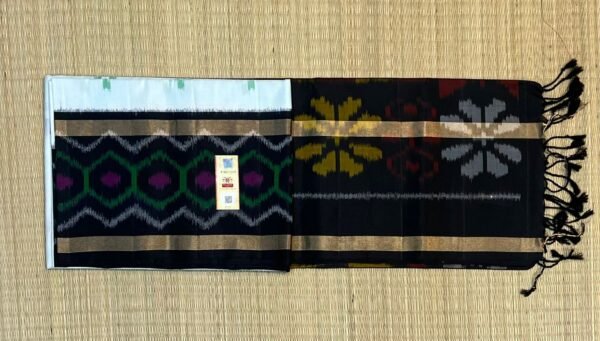 Elegant Off-White Ikat Silk Saree with Black Contrast Pallu