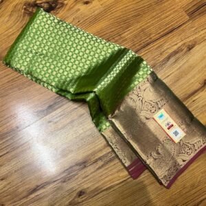 Elegant Dual Tone Kanchipuram Silk Saree with Green Body, Rich Gold Zari Border & Deep Pink Pallu