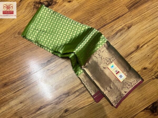 Elegant Dual Tone Kanchipuram Silk Saree with Green Body, Rich Gold Zari Border & Deep Pink Pallu