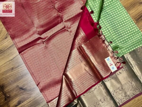 Elegant Dual Tone Kanchipuram Silk Saree with Green Body, Rich Gold Zari Border & Deep Pink Pallu