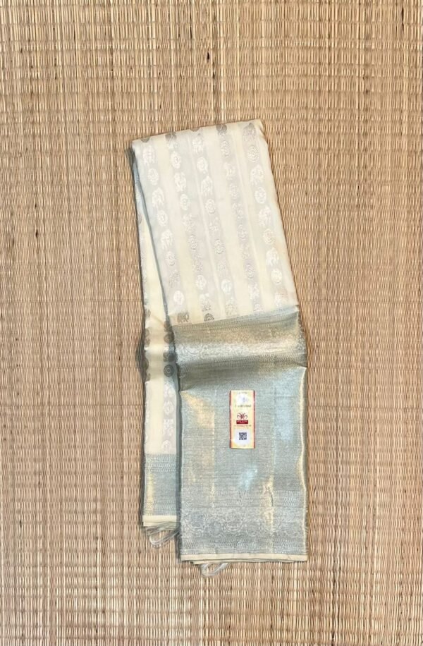 Elegant Ivory Silver Zari Kanchipuram Silk Saree with Lustrous Silver Border